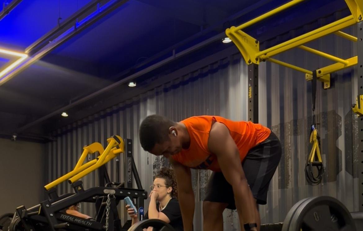 Pablo Henrique treinando na academia em Gama, DF